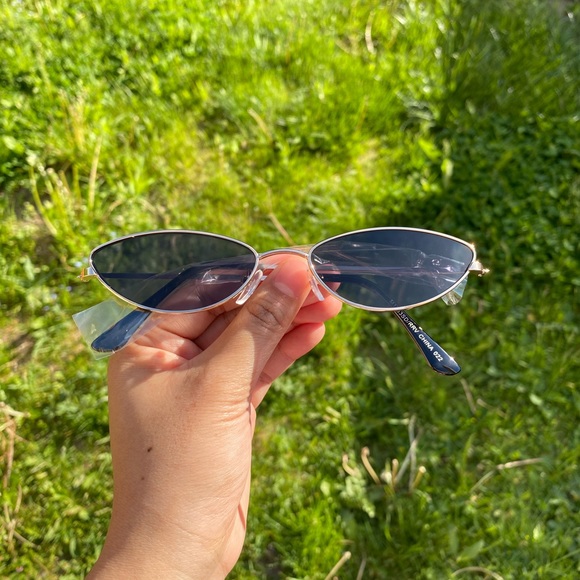 Vintage Cat Eye Sunglass - Picture 2 of 3